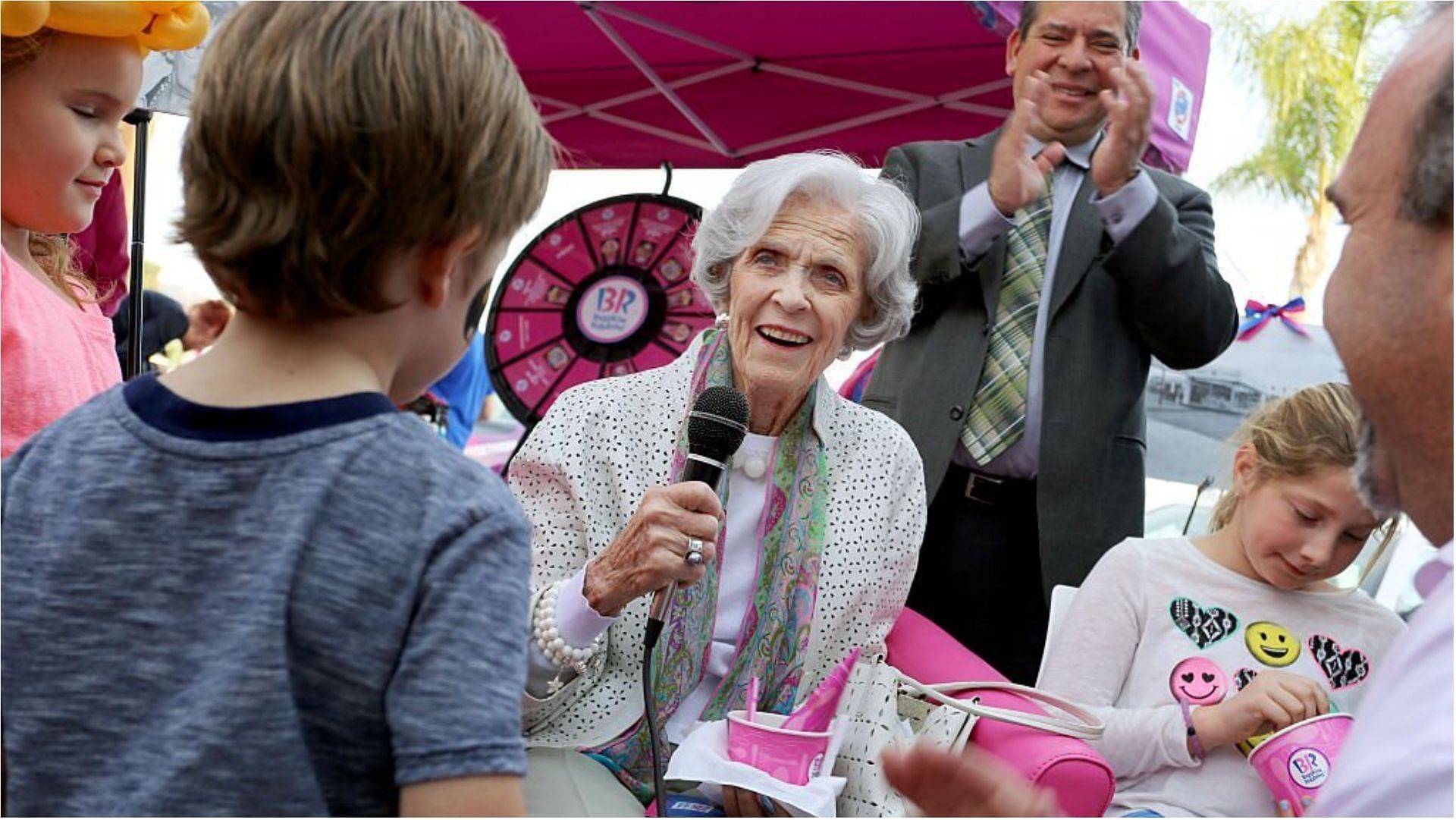 Shirley Baskin Familian speaks with the children attending Baskin-Robbins 70th birthday celebration (Image via Rachel Murray/Getty Images)
